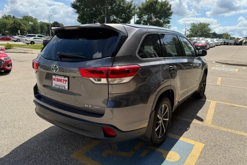 2018 Toyota Highlander XLE photo 1