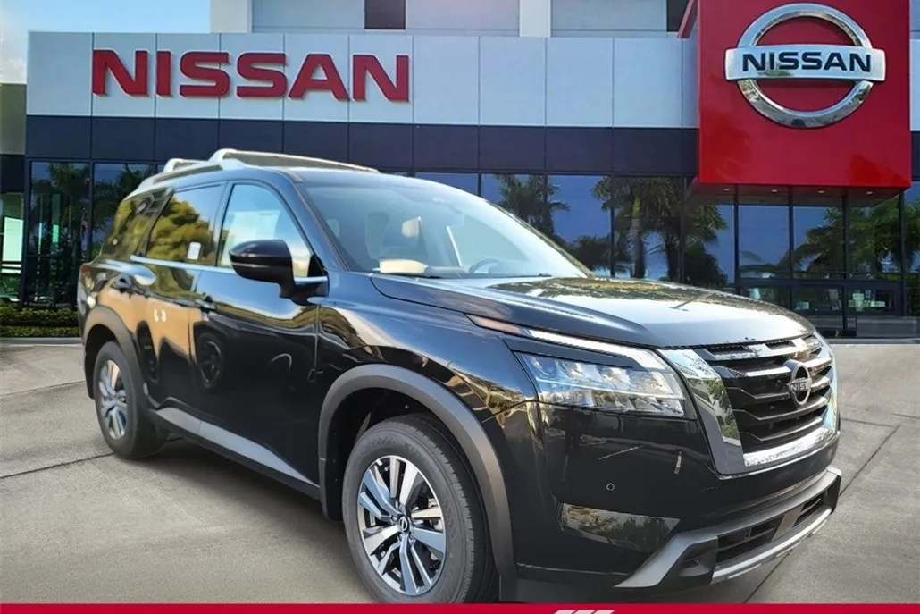 2025 Nissan Pathfinder SL photo 1