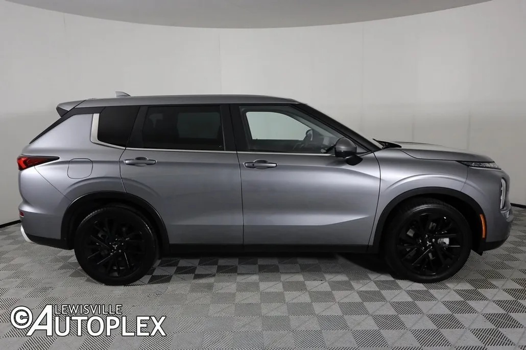 2022 Mitsubishi Outlander SE photo 1