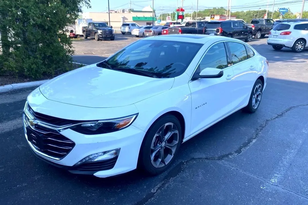 2023 Chevrolet Malibu 1LT photo 1