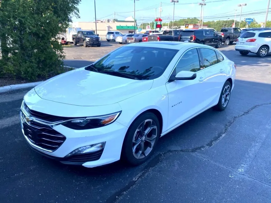 2023 Chevrolet Malibu 1LT photo 1