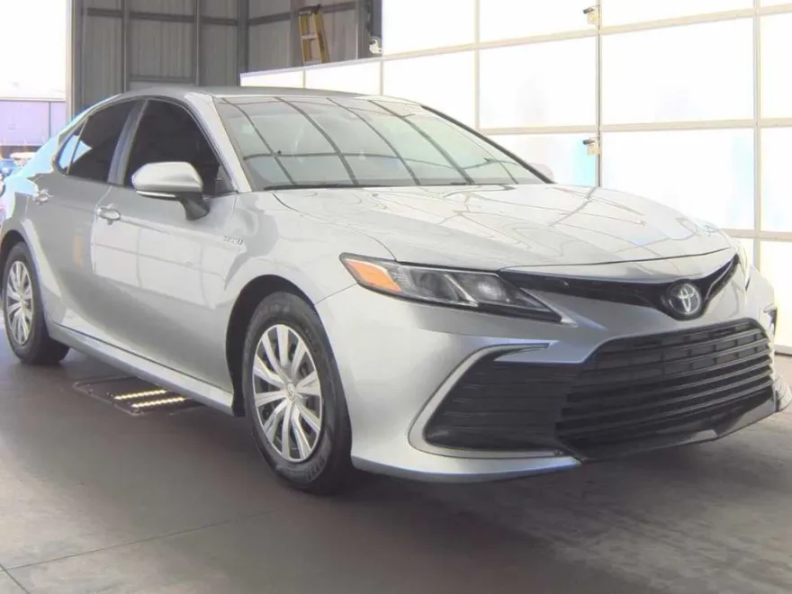 2021 Toyota Camry Hybrid LE photo 1