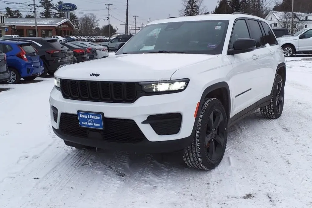 2023 Jeep Grand Cherokee Altitude photo 1