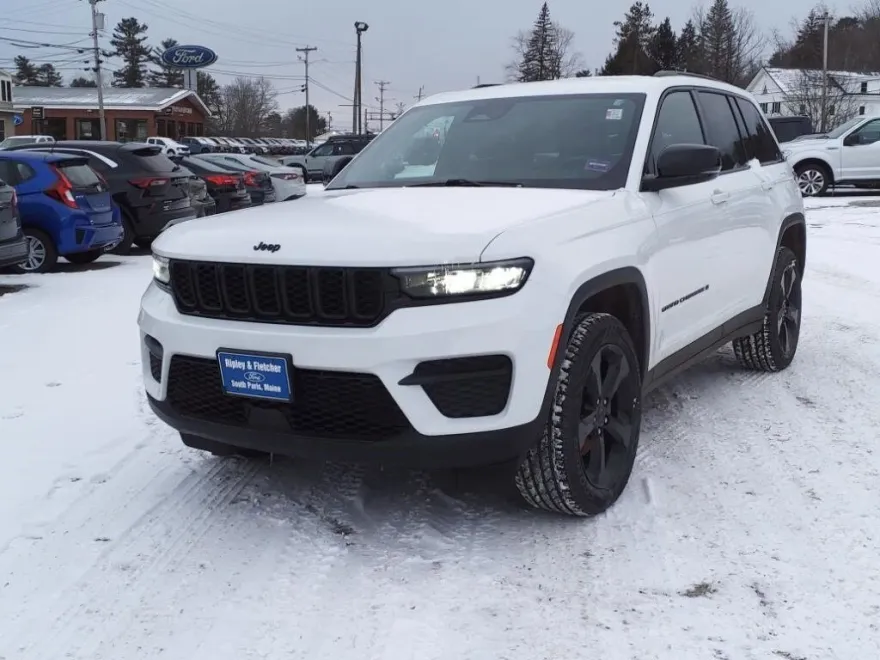 2023 Jeep Grand Cherokee Altitude photo 1