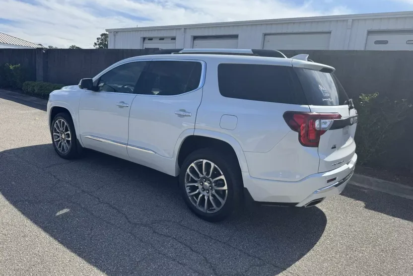 2023 Gmc Acadia Denali photo 1