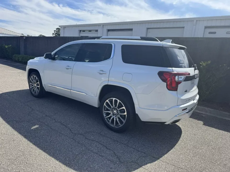 2023 Gmc Acadia Denali photo 1