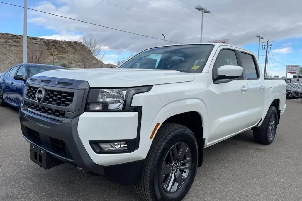 2025 Nissan Frontier SV photo 1