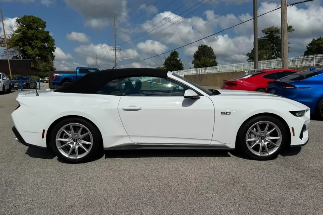 2024 Ford Mustang GT Premium Convertible photo 1