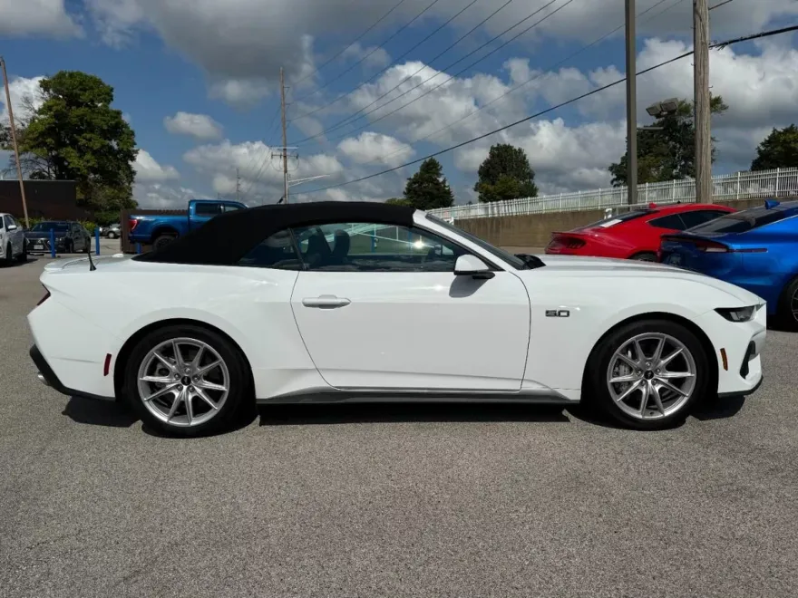 2024 Ford Mustang GT Premium Convertible photo 1