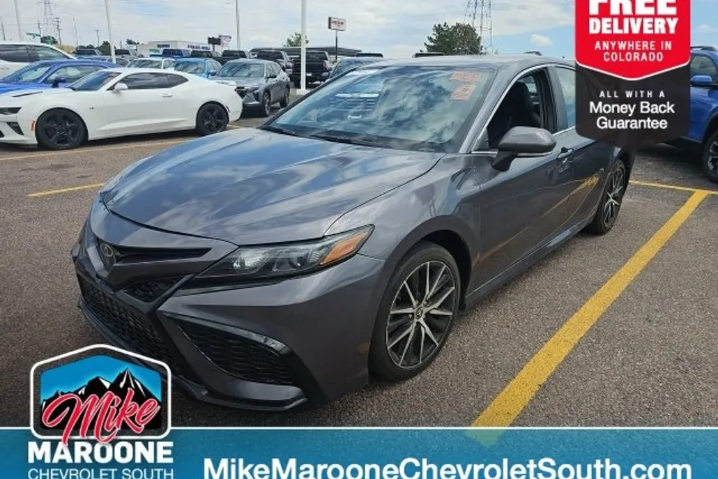 2022 Toyota Camry SE photo 1
