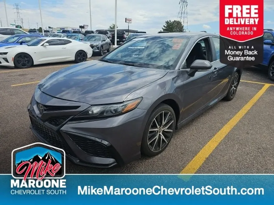 2022 Toyota Camry SE photo 1