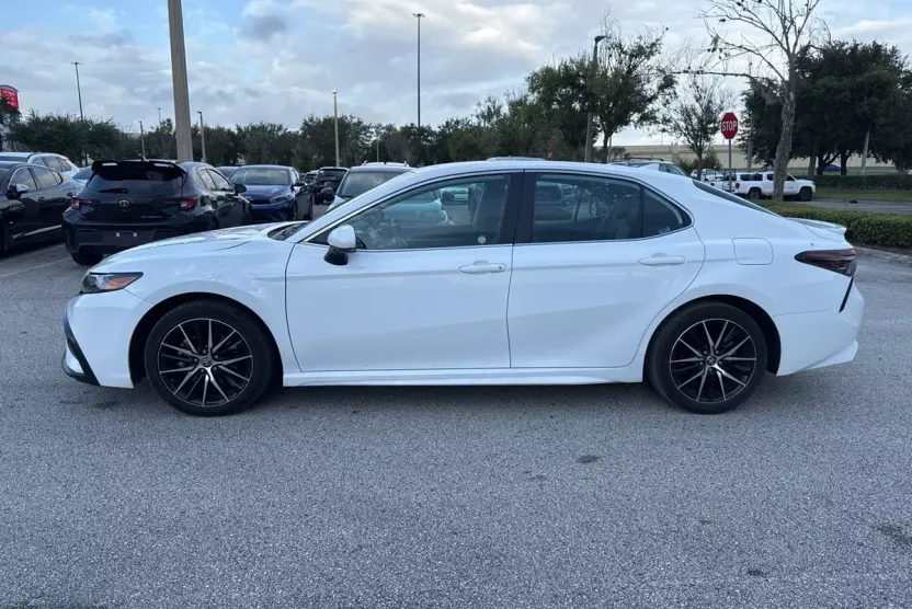 2024 Toyota Camry SE photo 1