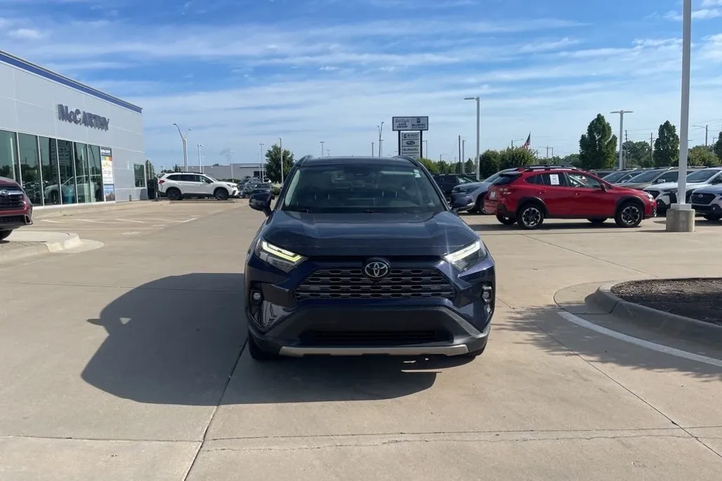 2022 Toyota RAV4 Limited photo 1