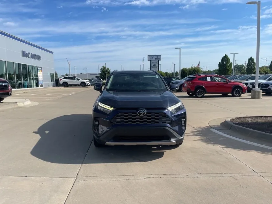 2022 Toyota RAV4 Limited photo 1