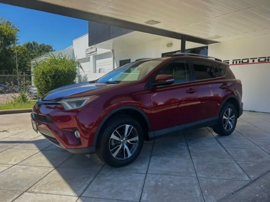 2018 Toyota RAV4 Adventure XLE photo 1