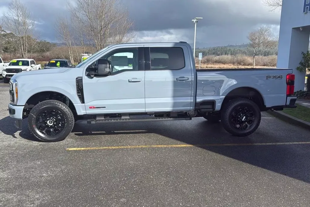 2025 Ford F-250 Lariat photo 1