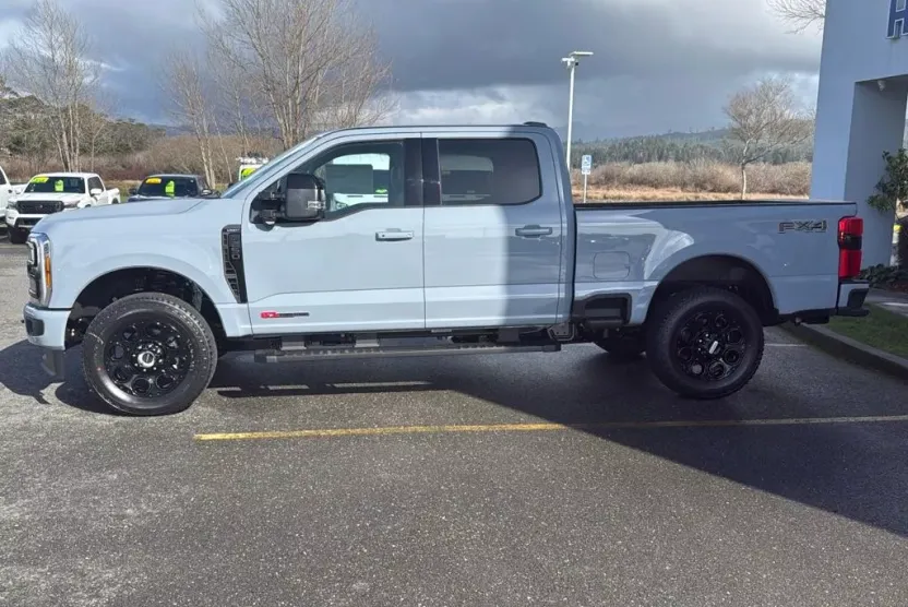 2025 Ford F-250 Lariat photo 1