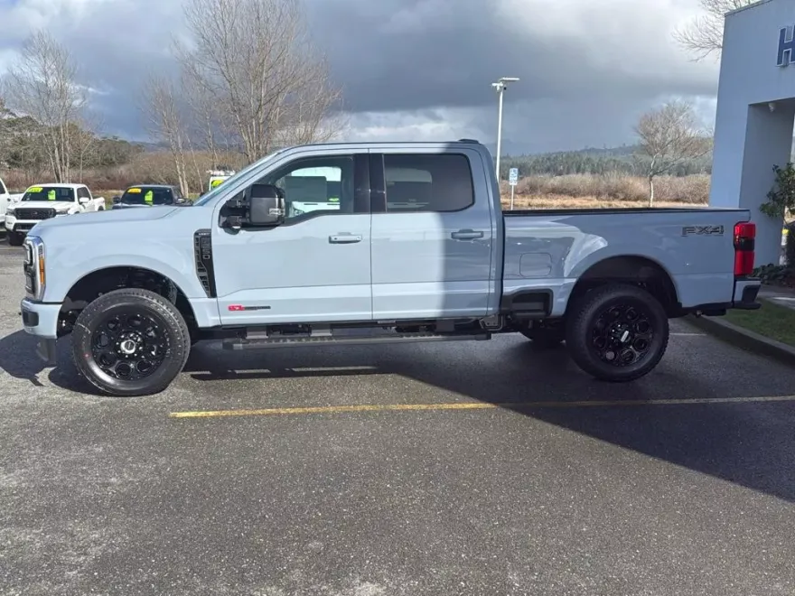 2025 Ford F-250 Lariat photo 1