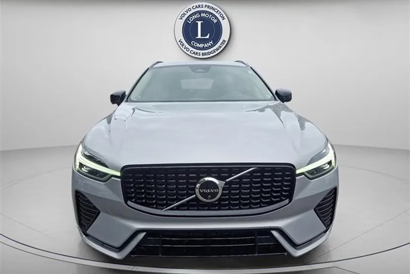 2025 Volvo XC60 Plus photo 1