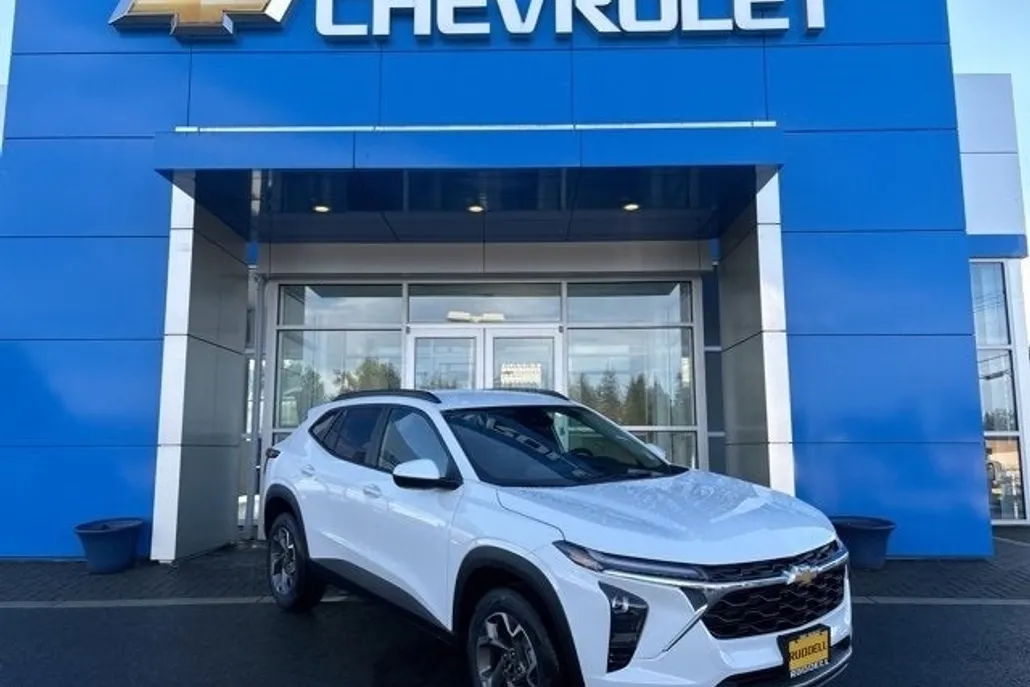 2025 Chevrolet Trax LT photo 1