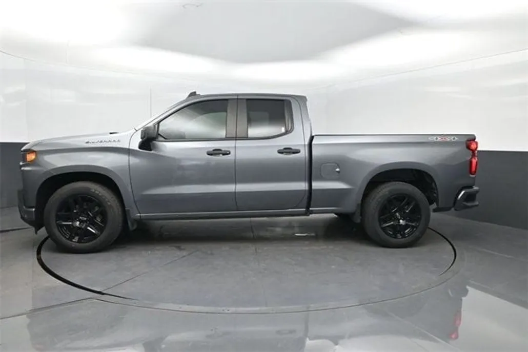 2020 Chevrolet Silverado 1500 Custom photo 1