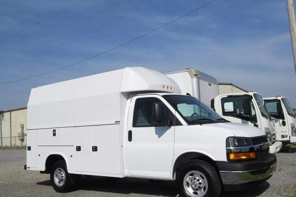 2024 Chevrolet Express Cutaway 3500 photo 1