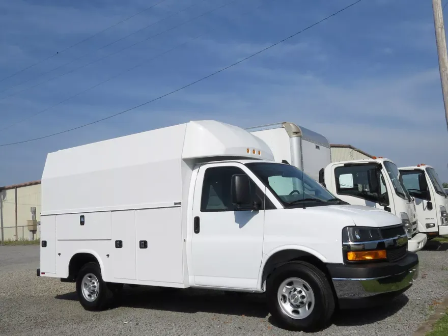 2024 Chevrolet Express Cutaway 3500 photo 1