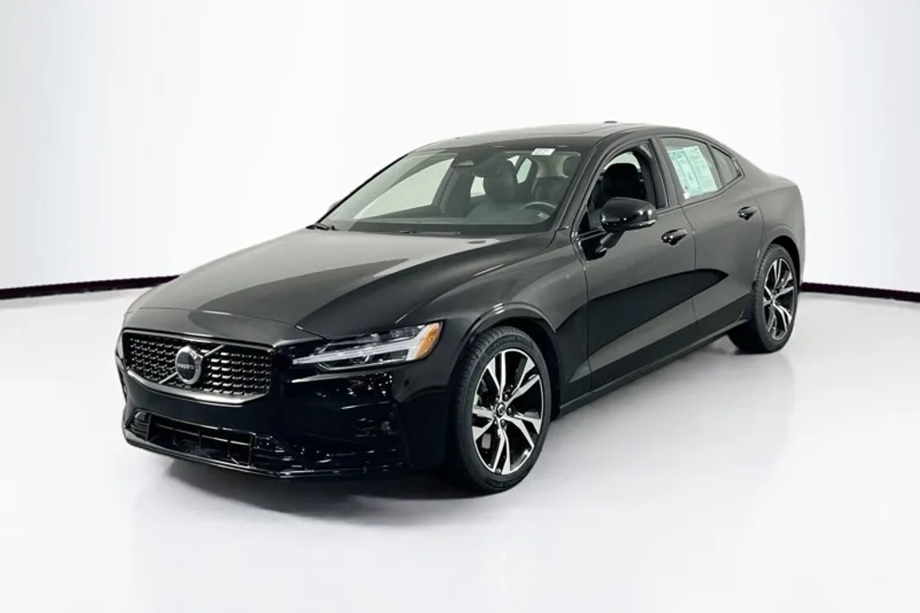 2023 Volvo S60 Core photo 1