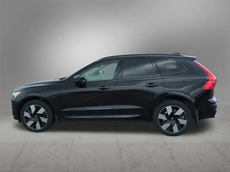 2025 Volvo XC60 Hybrid T8 Plus photo 1