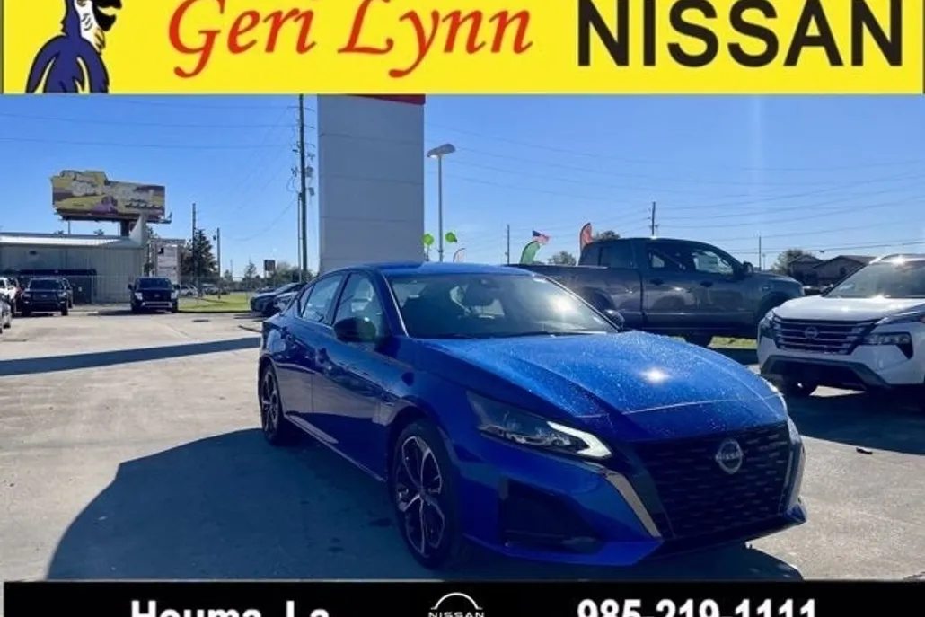 2025 Nissan Altima SR photo 1