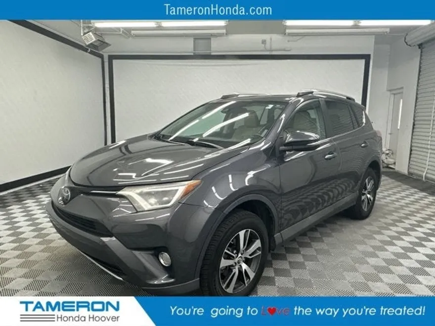 2018 Toyota RAV4 XLE photo 1