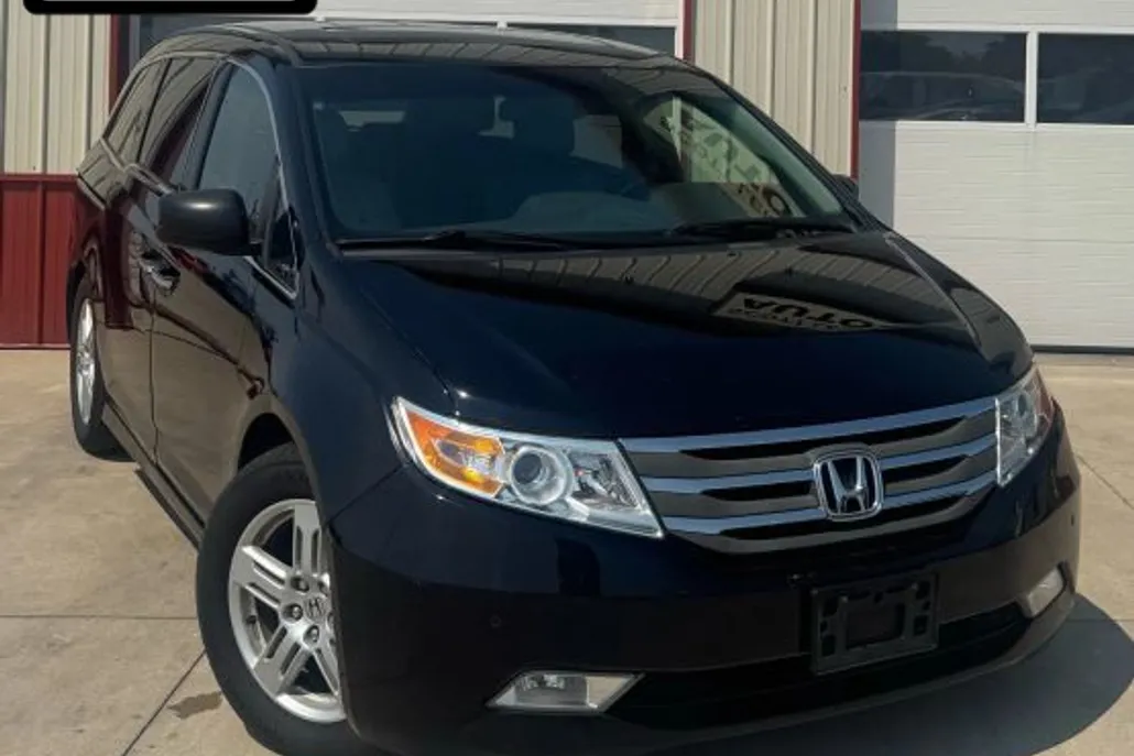2011 Honda Odyssey Touring photo 1