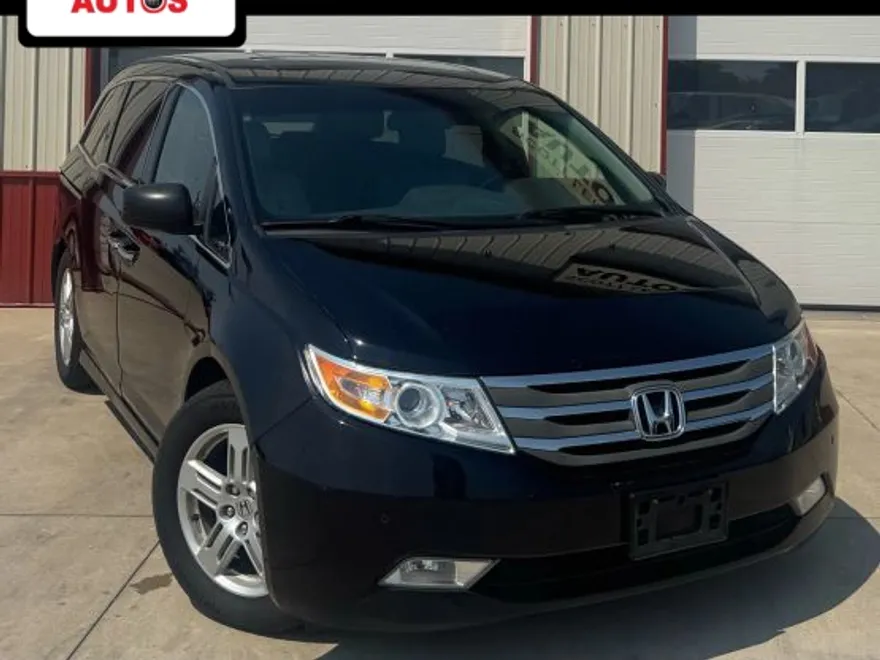 2011 Honda Odyssey Touring photo 1