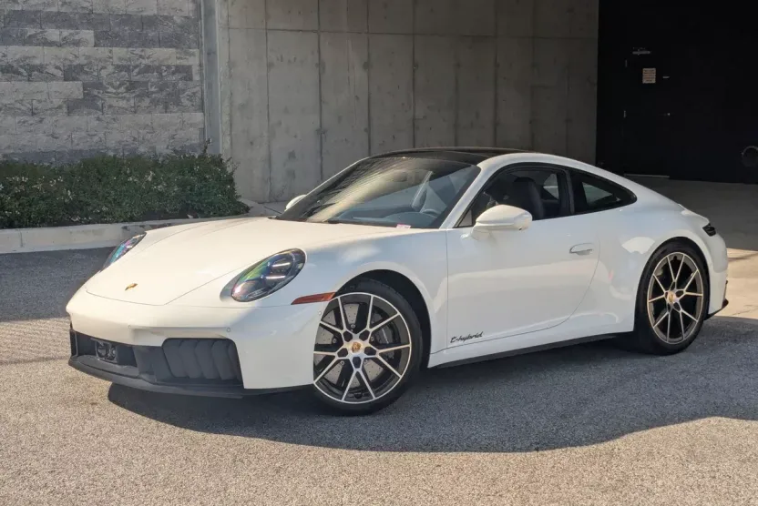 2025 Porsche 911 GTS photo 1
