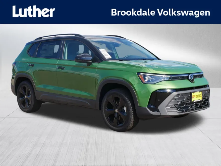 2025 Volkswagen Taos SE photo 1