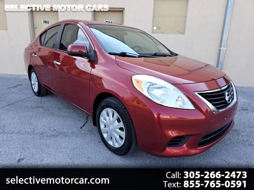 2013 Nissan Versa 1.6 SV photo 1