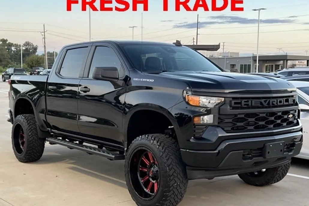 2023 Chevrolet Silverado 1500 Custom photo 1