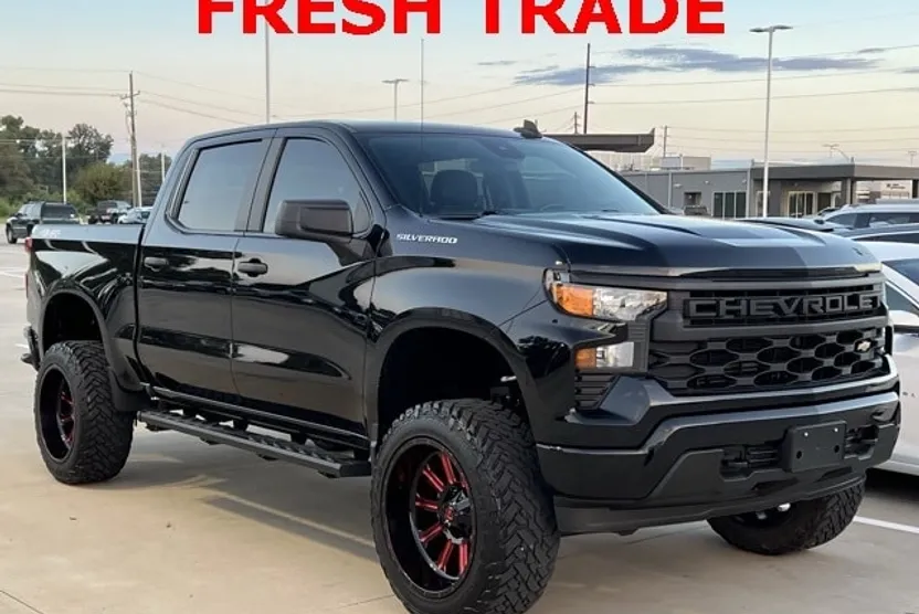 2023 Chevrolet Silverado 1500 Custom photo 1