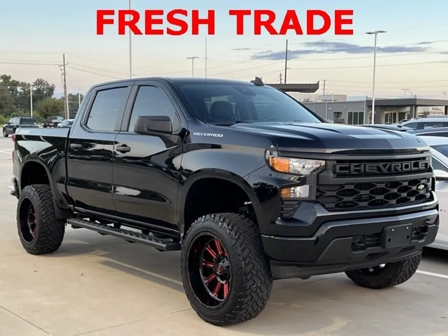 2023 Chevrolet Silverado 1500 Custom photo 1