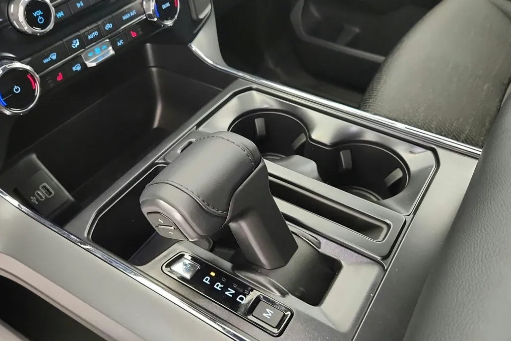 2025 Ford F-150 XLT photo 9