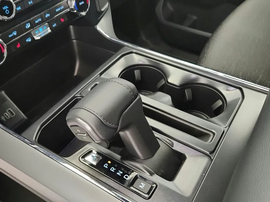 2025 Ford F-150 XLT photo 9