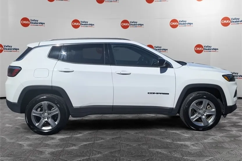 2024 Jeep Compass Latitude photo 1