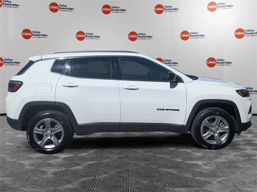 2024 Jeep Compass Latitude photo 1