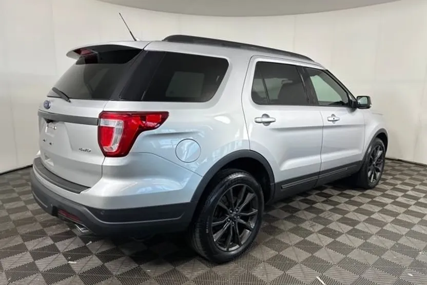 2018 Ford Explorer XLT photo 1