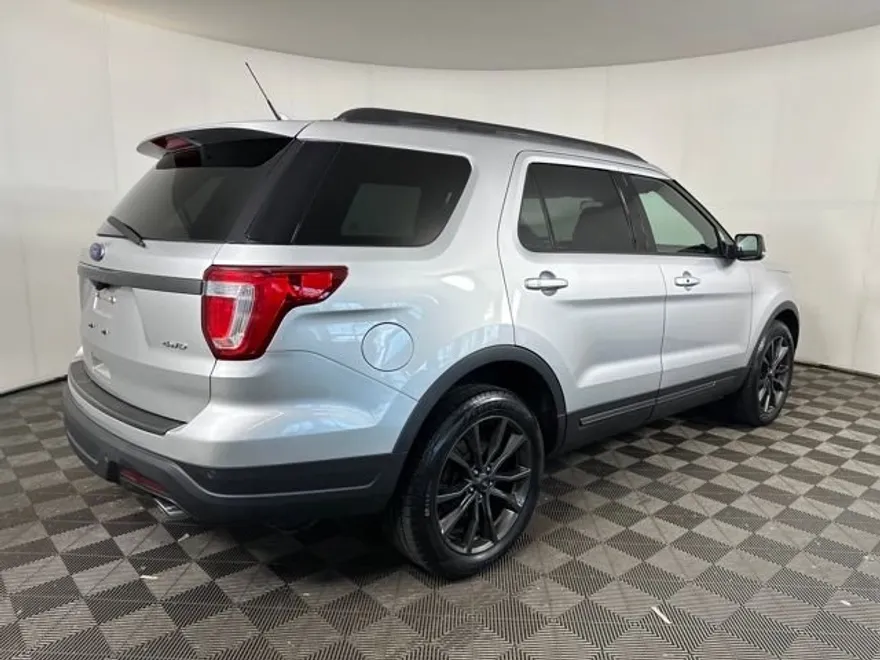 2018 Ford Explorer XLT photo 1