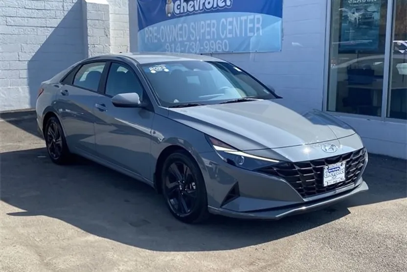 2023 Hyundai Elantra SEL photo 1