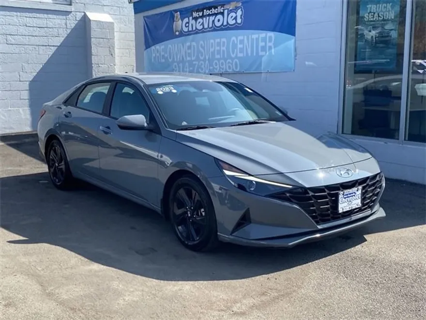 2023 Hyundai Elantra SEL photo 1