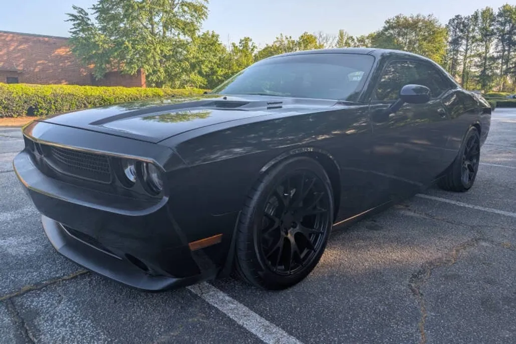 2014 Dodge Challenger R/T photo 1