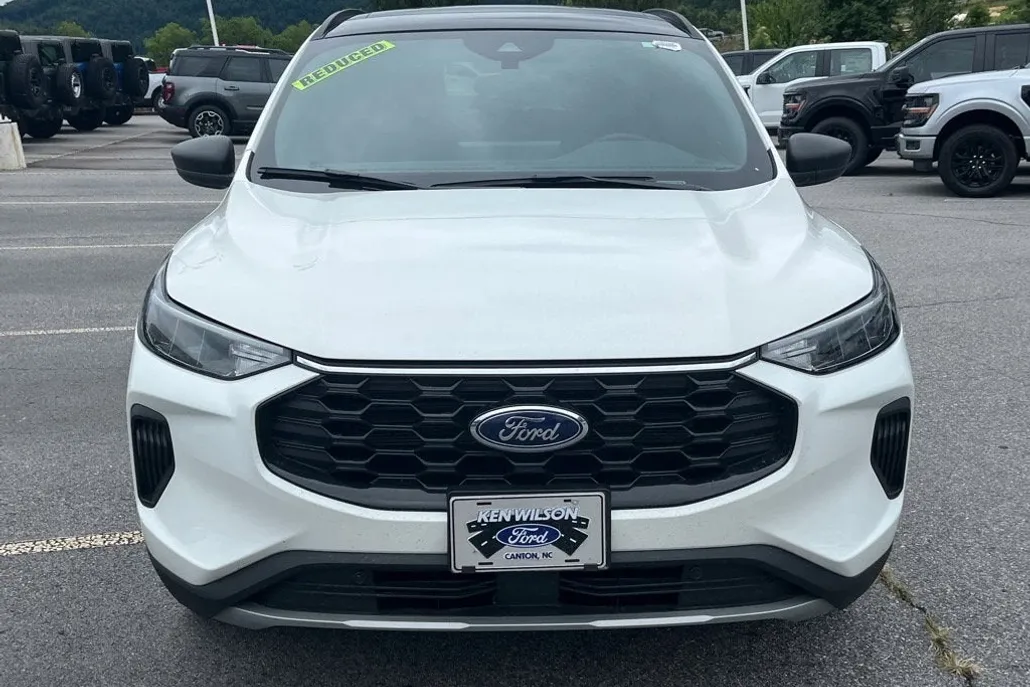 2025 Ford Escape ST-Line photo 1