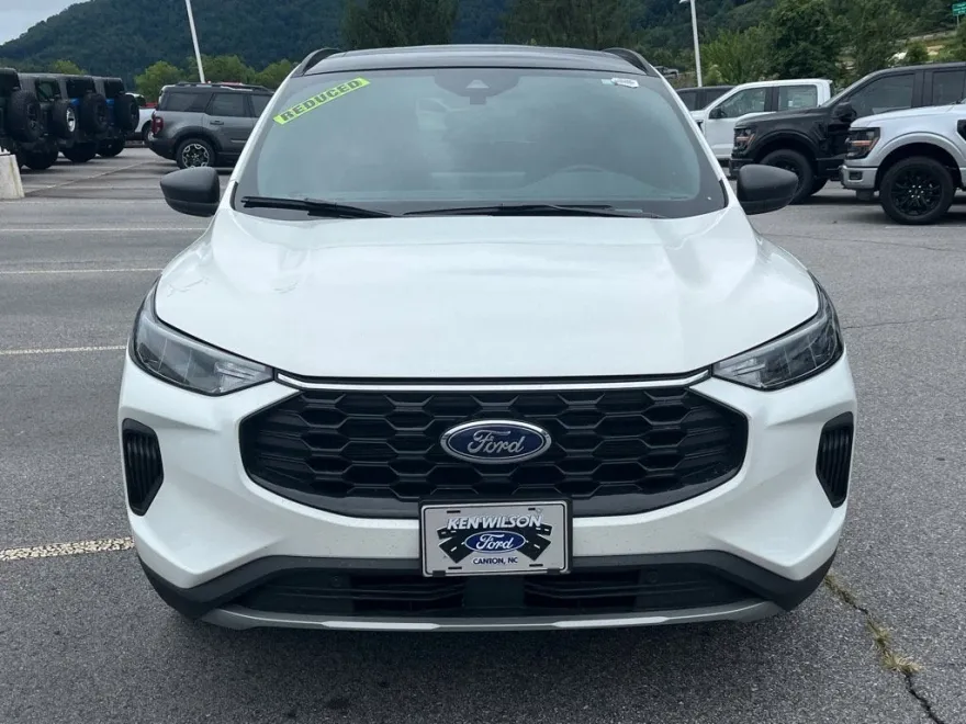 2025 Ford Escape ST-Line photo 1